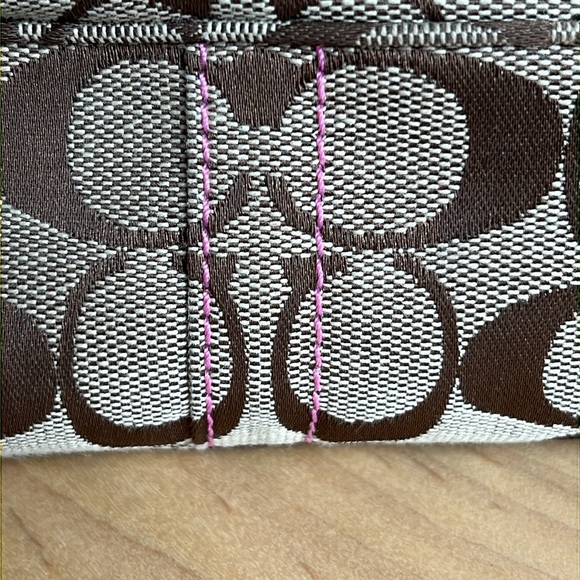 COACH Signature Mini Bag Travel Makeup wristlet - Picture 5 of 9